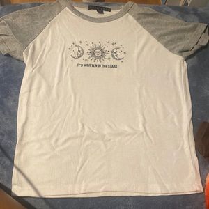 Large, stretchy shirt